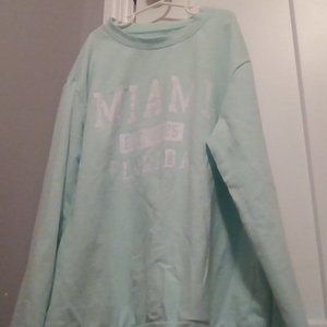 Light green crewneck sweatshirt from ROMWE